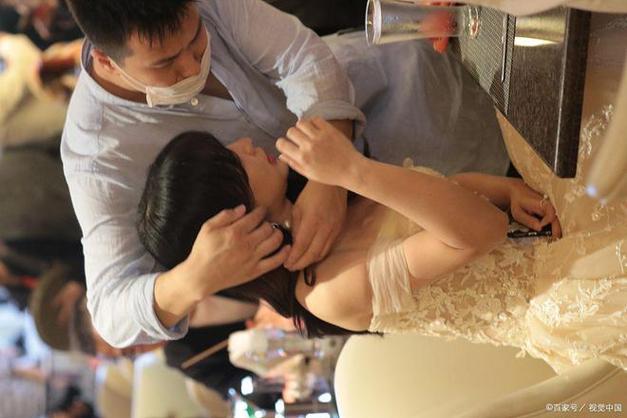 蜜桃av啊女骚的相关介绍