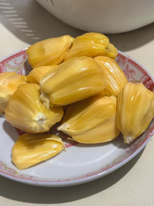 SEO标题：电影院男友亲密行为引热议：如何应对公共场合的情趣与尊重？  
（长尾关键词：电影院情侣行为、公共场合亲密界限、恋爱中的尊重沟通）