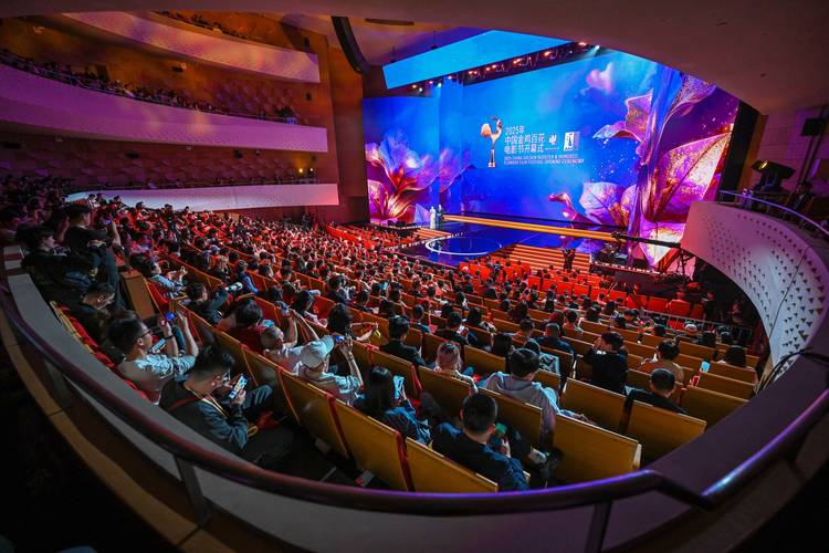 欧美在线人妻：2025年最受欢迎的高清直播平台推荐与观影指南