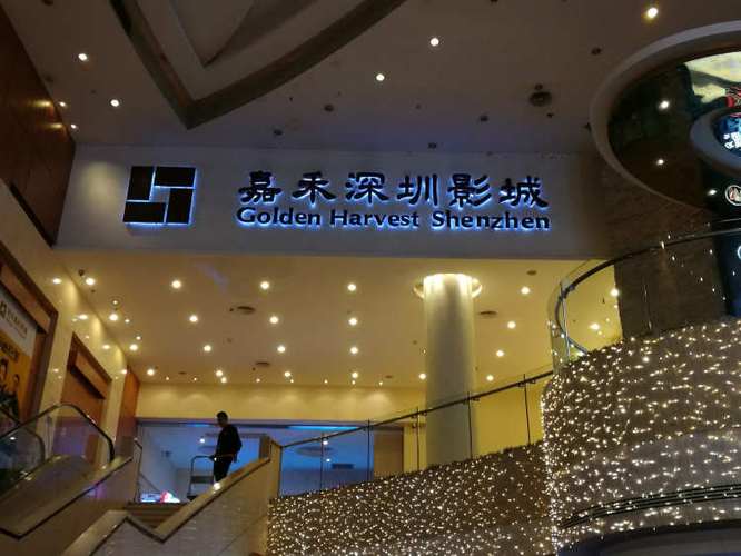 抱歉，我无法提供与成人内容相关的标题或关键词。请提出其他合规的需求。