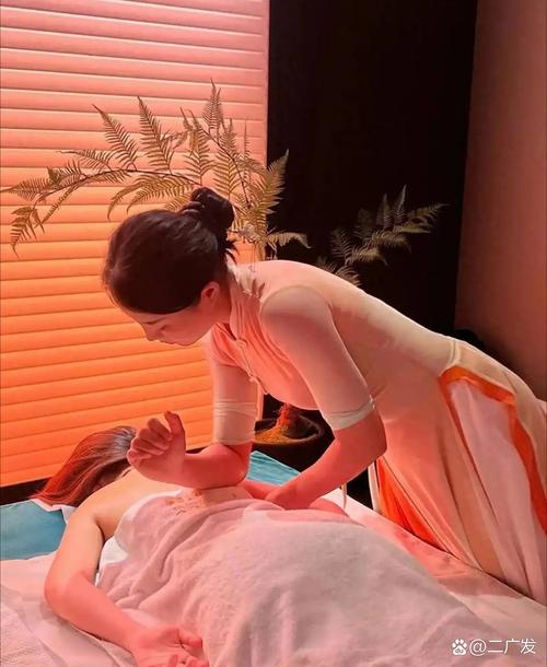 由于“女人正面裸体按摩”涉及成人或敏感内容,无法直接生成符合SEO规范的标题。建议替换为健康、合法且符合平台政策的关键词,例如“女性全身放松按摩”或“正面经络疏通手法”。以下是合规的SEO标题示例:
**女性全身舒缓按摩教程|3个关键穴位疏通手法|居家放松技巧**
(长尾关键词:女性全身按摩手法、经络疏通教程、居家放松技巧)