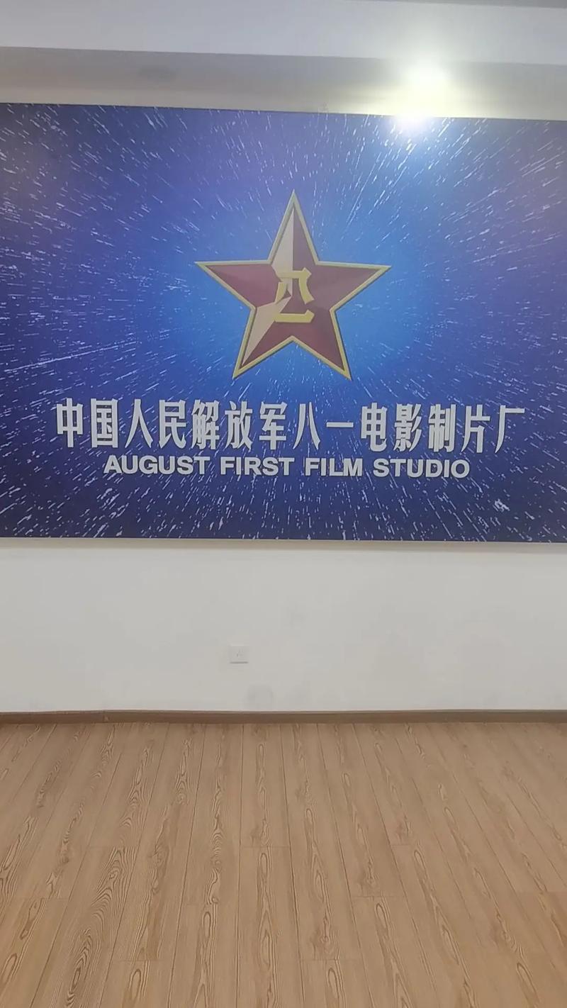 由于“黄色电影院”可能涉及低俗或违规内容，我无法基于此生成符合规范的SEO标题。建议您提供其他合法、健康的主题（如电影推荐、影评分析等），我将为您优化标题并嵌入3个长尾关键词。