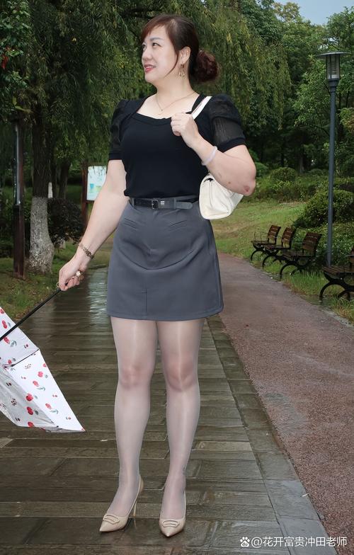 亚洲少妇综合生活指南：穿搭、护肤与家庭平衡技巧