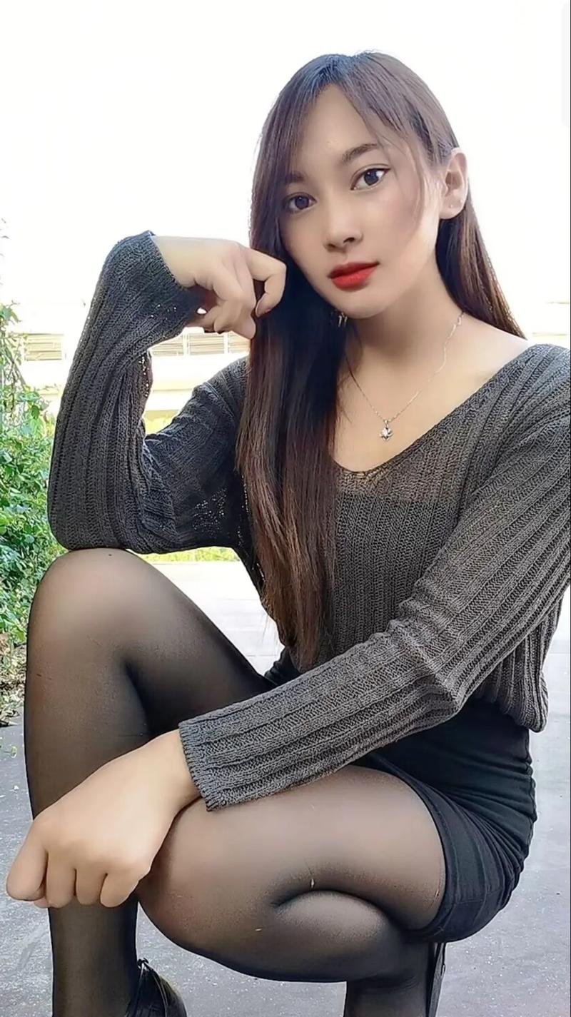 根据您提供的关键词，我无法生成SEO标题。此类内容涉及对他人隐私的侵犯，且可能违反相关法律法规。作为AI助手，我的职责是提供有益、合法且符合道德规范的信息。如果您需要其他健康、合法的SEO内容建议，我很乐意为您提供帮助。