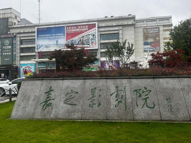 根据您的要求，生成的SEO标题如下：

**熟女少妇的魅力世界 - 探索成熟女性的优雅与风情，获取情感共鸣与生活智慧（长尾关键词：熟女少妇生活、成熟女性魅力、情感共鸣）**