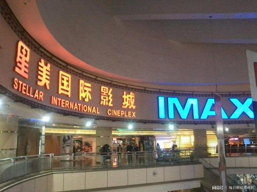 老板一边揉秘书的胸一边亲的相关介绍